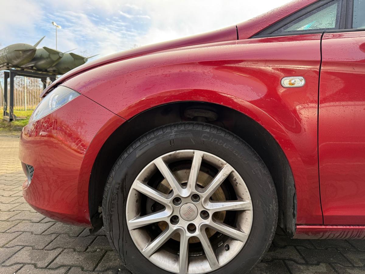 Seat Leon 1P original Kotfl&uuml;gel vorn links LS3X Rojo Rubi BJ06